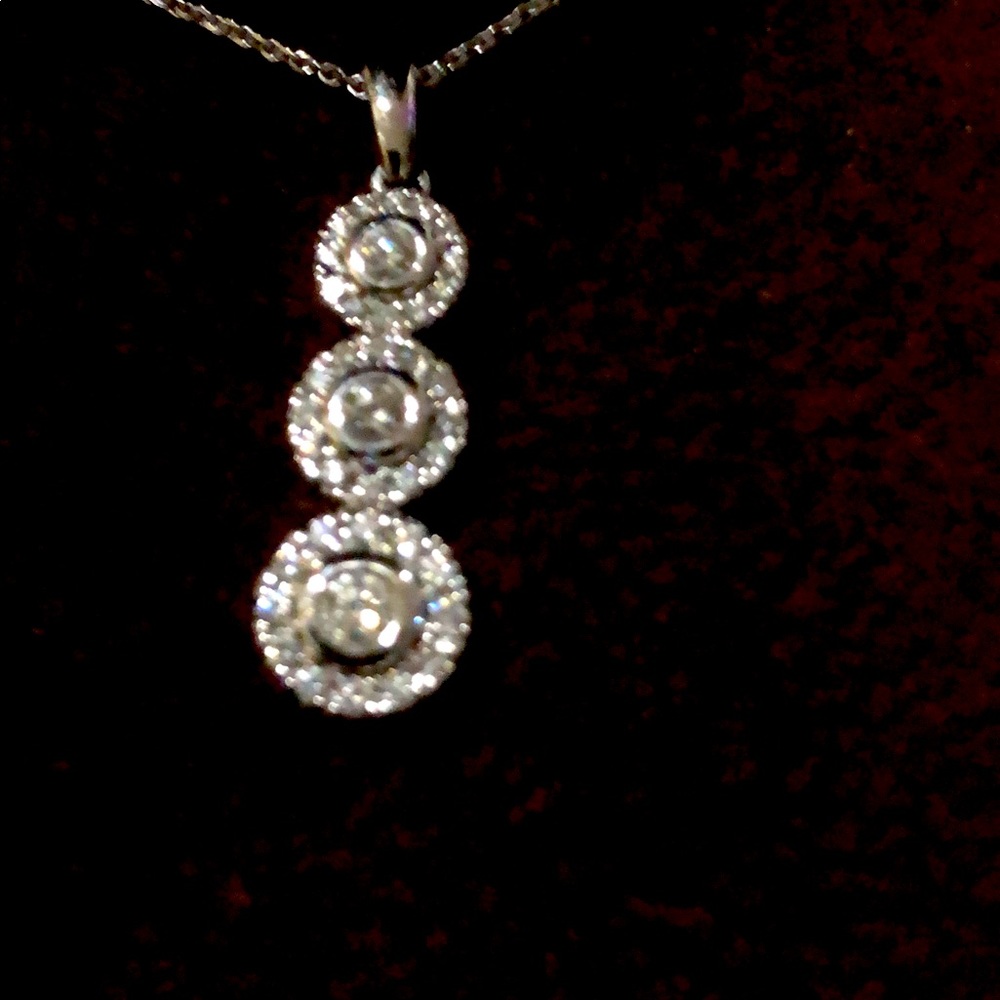 10 karat White Gold Diamond Necklace